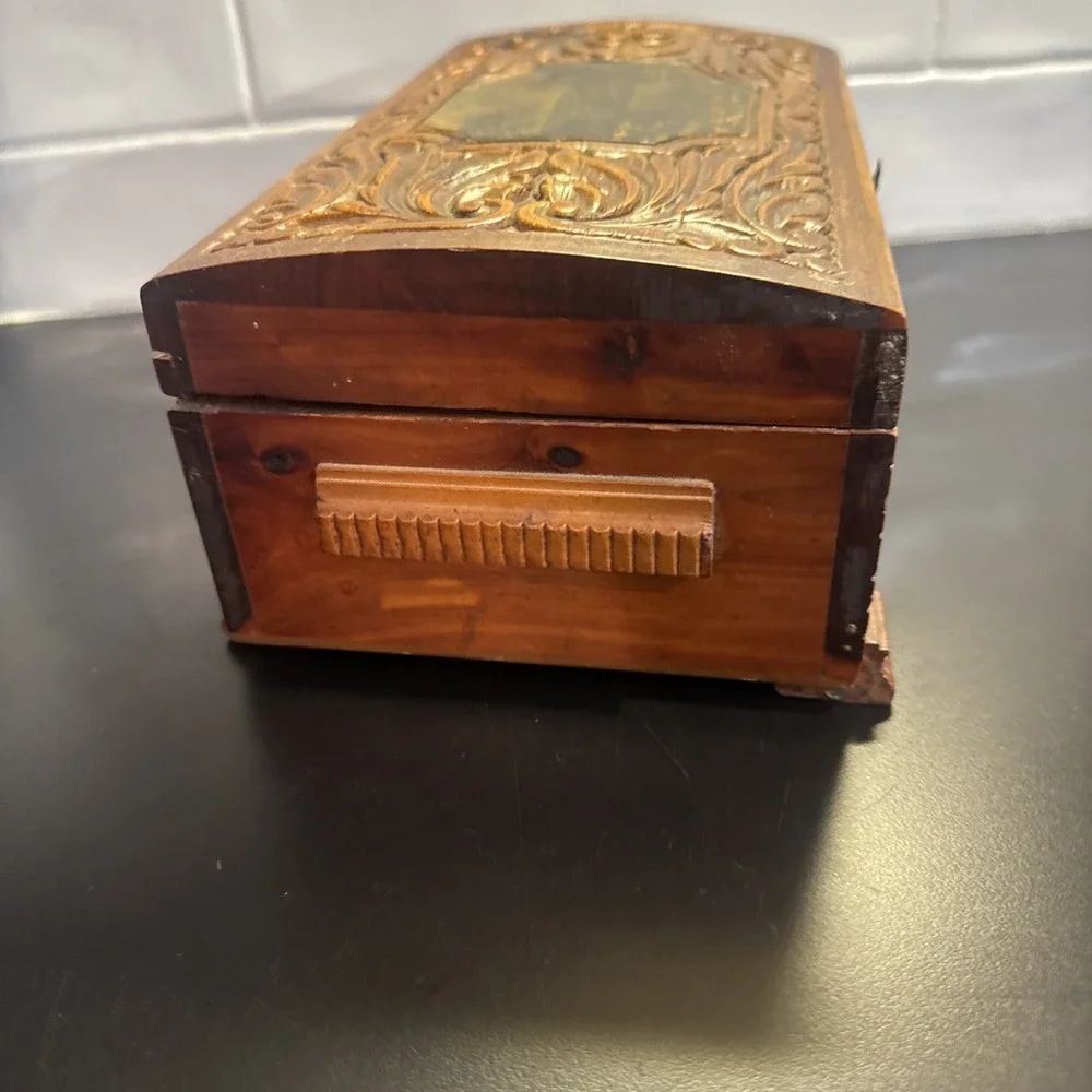Vintage  Wooden Keepsake Box Hand Carved With Etched Floral Mirror
